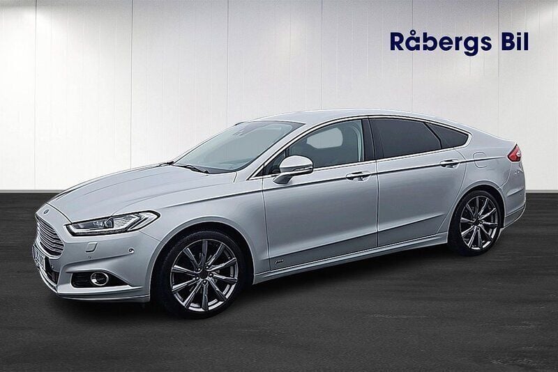 Grå (moondust silver metallic) Begagnad 2017 Ford Mondeo Business Edition Halvkombi | 174 800 kr (Marknadspris) - Bild 1/4
