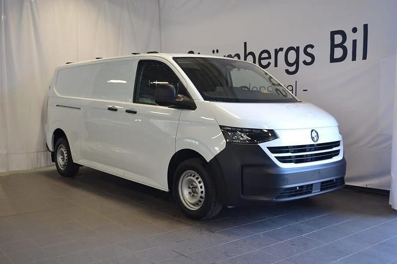 Vit Ny 2025 VW Transporter Van | 633 500 kr (Marknadspris) - Bild 1/4