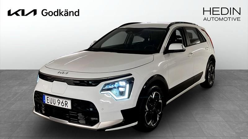 Vit (white) Begagnad 2022 Kia e-Niro SUV | 319 500 kr (Lite dyr) - Bild 1/4