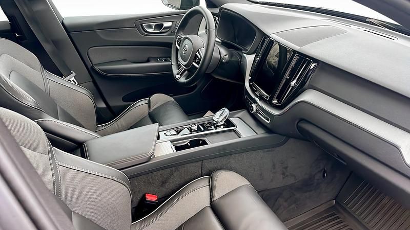 Begagnad Volvo XC60 349 HK (256 kW) 2024 Svart SUV