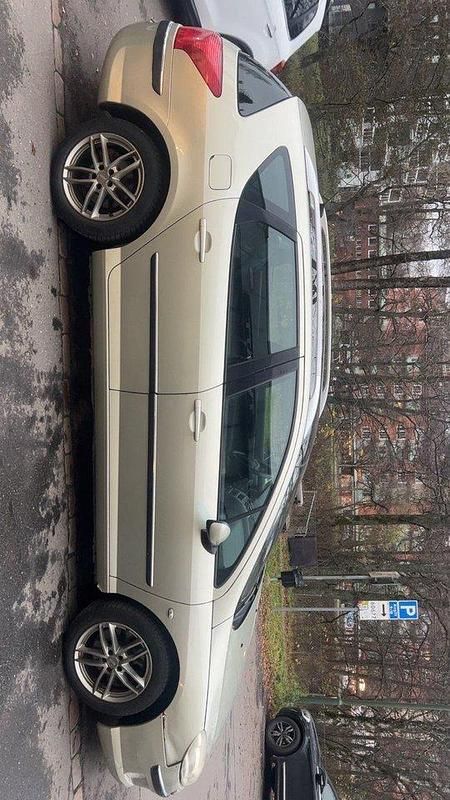 Grå Begagnad 2006 Peugeot 407 Kombi | 24 000 kr (Marknadspris) - Bild 1/4