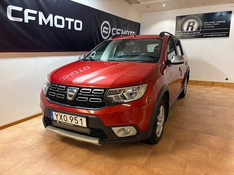 Röd Begagnad 2018 Dacia Logan MCV Stepway Kombi | 99 900 kr (Marknadspris) - Bild 1/4