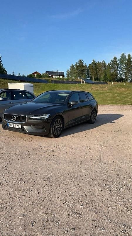 Begagnad Volvo V60 Momentum 150 HK (110 kW) 2019 Pine grey Kombi