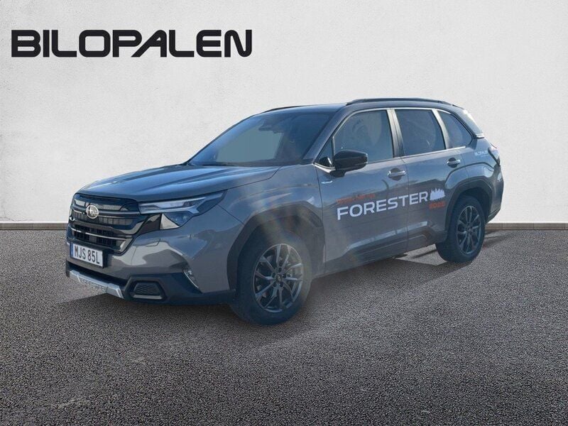 Grå Begagnad 2024 Subaru Forester SUV | 438 400 kr (Marknadspris) - Bild 1/4