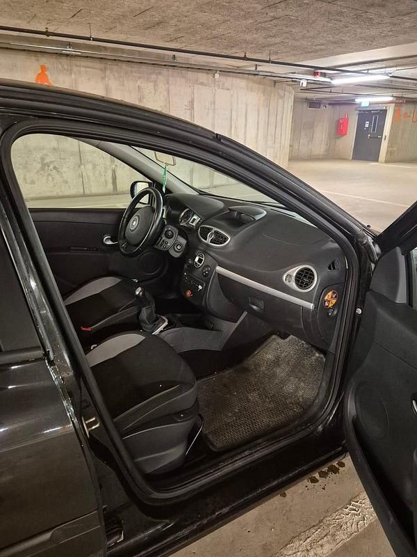 Begagnad Renault Clio R.S. 75 HK (55 kW) 2011 Halvkombi