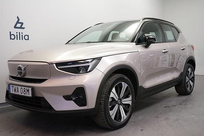 Begagnad Volvo XC40 Plus 175 kW (238 HK) 2022 Ljusgrå SUV