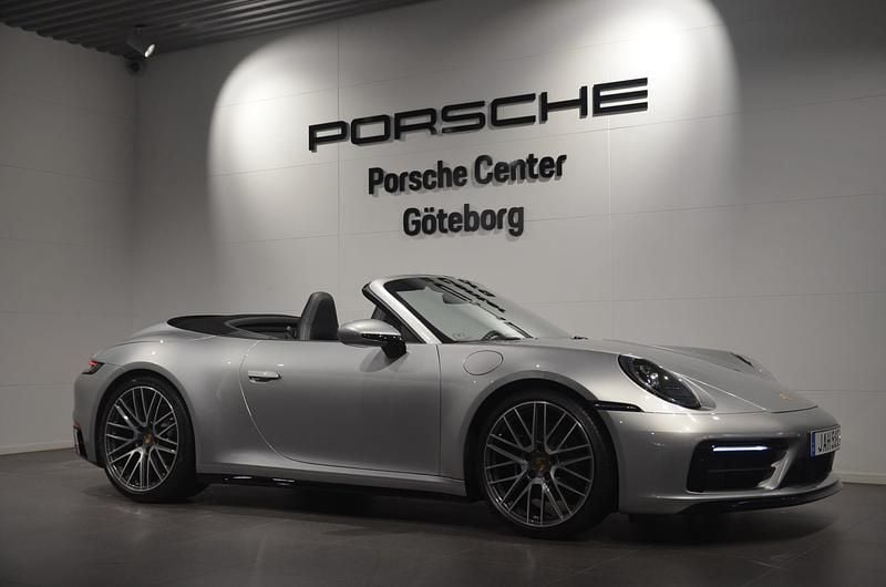 Flerfärgad (silver) Begagnad 2023 Porsche 911 Carrera 4S Cabriolet Cab | 1 699 000 kr - Bild 1/4
