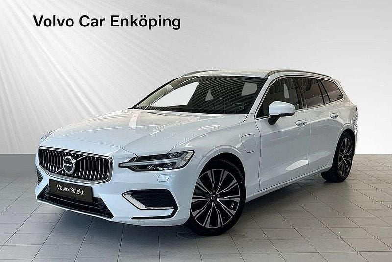 Vit Begagnad 2022 Volvo V60 Core Kombi | 369 900 kr (Bra pris) - Bild 1/3