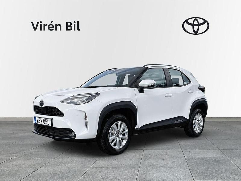 Vit Ny 2024 Toyota Yaris Cross Active SUV | 310 000 kr (Marknadspris) - Bild 1/4