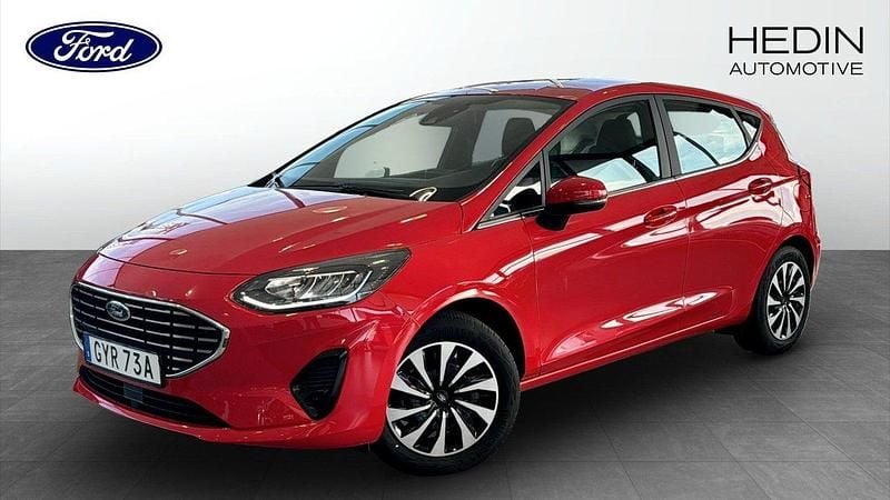 Röd (red) Begagnad 2023 Ford Fiesta Halvkombi | 179 900 kr (Marknadspris) - Bild 1/4