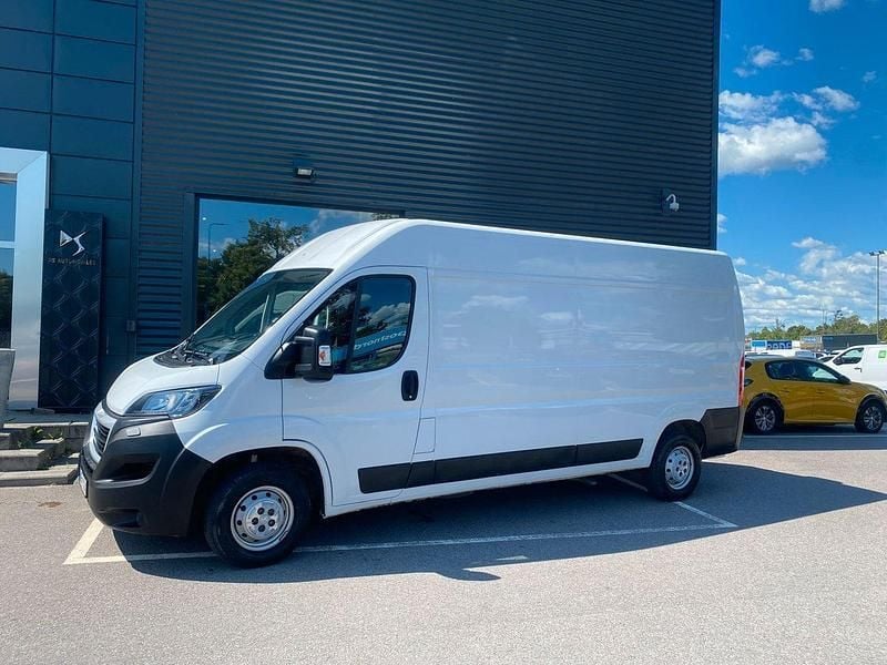 Vit Begagnad 2022 Peugeot Boxer Van | 262 375 kr (Superpris) - Bild 1/4
