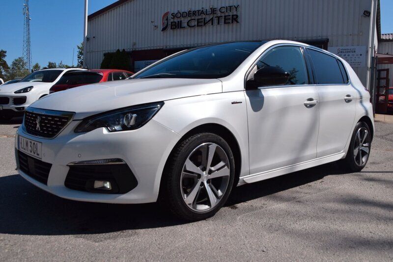 Vit Begagnad 2019 Peugeot 308 GT-line Halvkombi | 174 900 kr (Lite dyr) - Bild 1/4