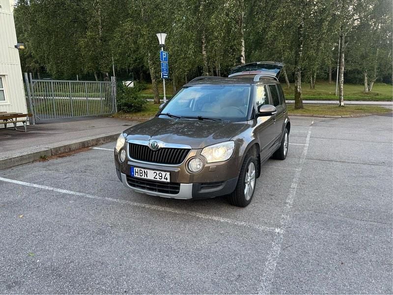 Brun Begagnad 2012 Skoda Yeti Experience SUV | 79 999 kr (Marknadspris) - Bild 1/4