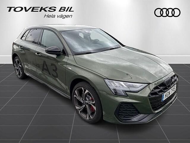 Begagnad Audi A3 Sportback e-tron S-Line 272 HK (200 kW) 2025 Grön (distriktgrön metallic) Halvkombi
