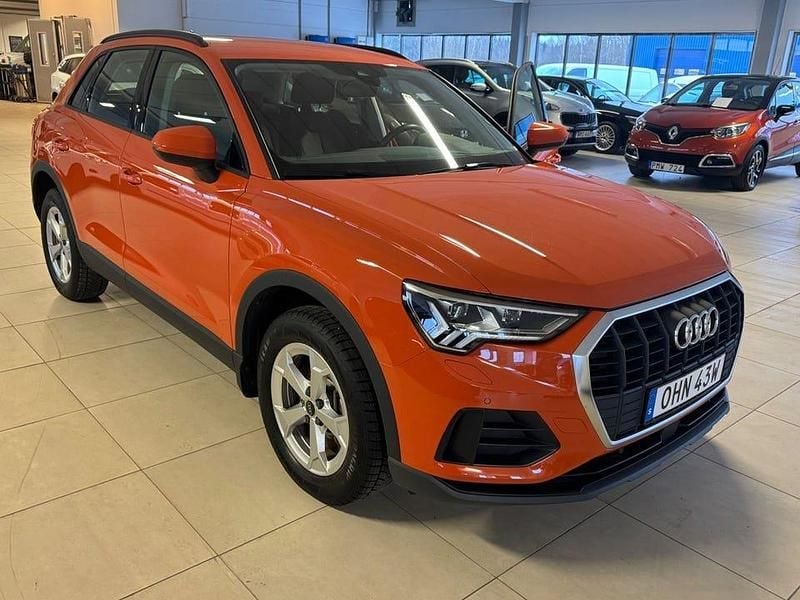 Orange Begagnad 2023 Audi Q3 Proline SUV | 297 600 kr (Superpris) - Bild 1/4