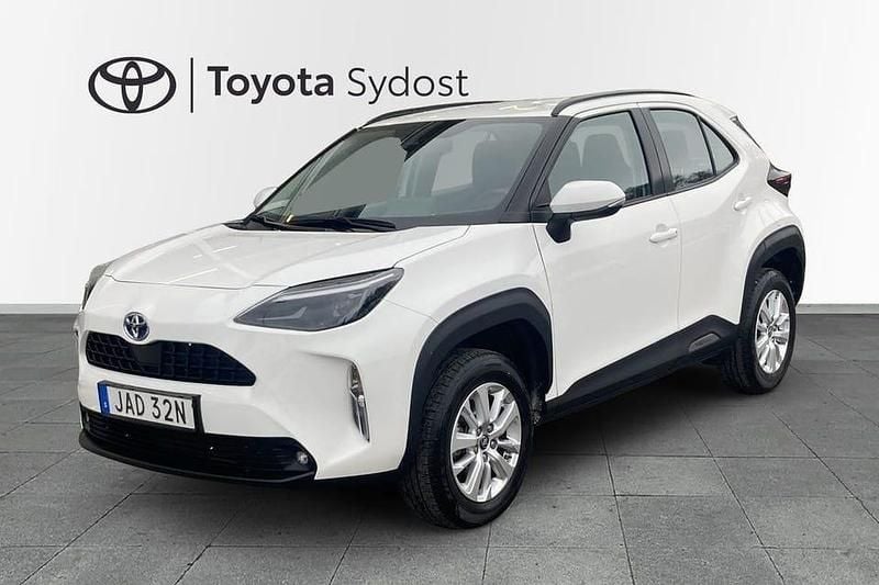 Begagnad Toyota Yaris Hybrid Active 117 HK (86 kW) 2022 Vit