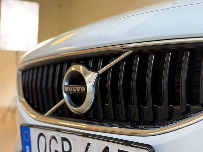 Begagnad Volvo V40 Kinetic 120 HK (88 kW) 2016 Vit Kombi