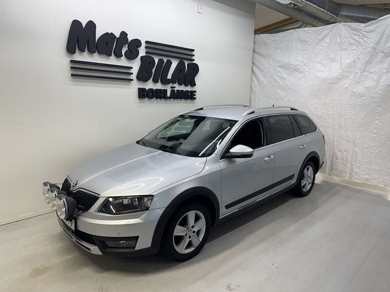 Silver Begagnad 2015 Skoda Octavia Scout Kombi | 179 900 kr - Bild 1/4