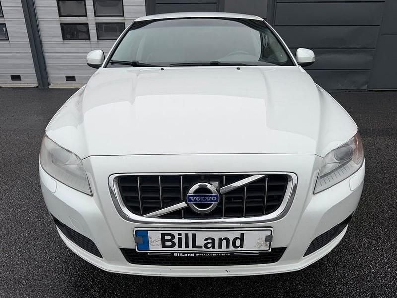 Begagnad Volvo V70 Momentum 231 HK (169 kW) 2010 Vit Kombi