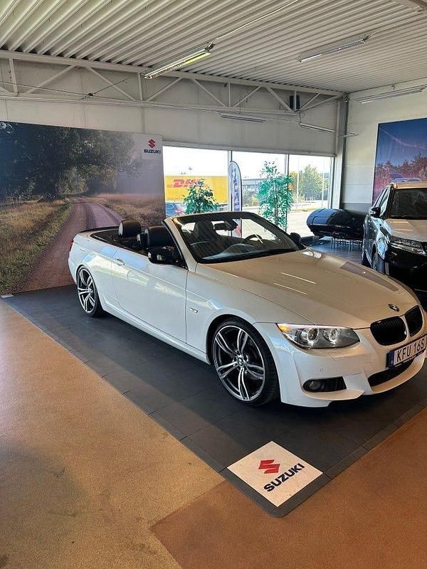 Begagnad BMW 325 M Sport 204 HK (150 kW) 2012 Vit Cab