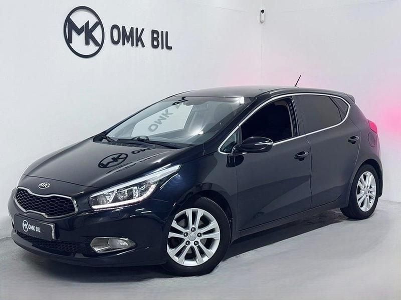 Svart Begagnad 2012 Kia Ceed Comfort Halvkombi | 64 900 kr (Marknadspris) - Bild 1/4