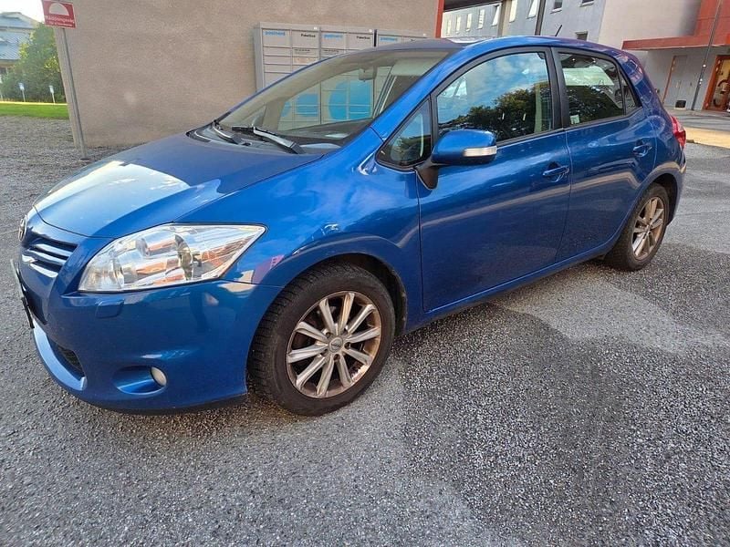 Blå Begagnad 2011 Toyota Auris Plus Halvkombi | 55 000 kr (Marknadspris) - Bild 1/4