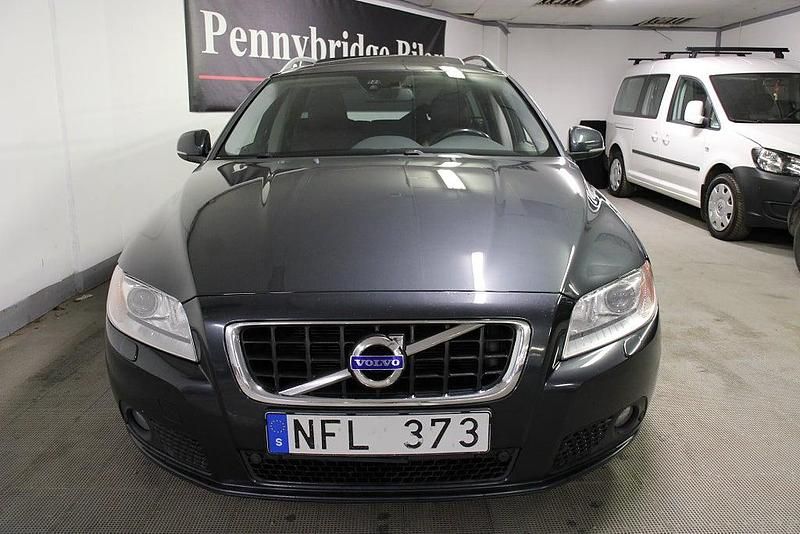 Begagnad Volvo V70 Summum 179 HK (131 kW) 2012 Grå Kombi