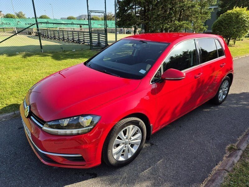 Röd Begagnad 2019 VW Golf VII Halvkombi | 149 000 kr (Bra pris) - Bild 1/4