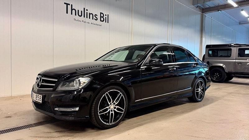 Svart Begagnad 2013 Mercedes C180 AMG Sedan | 89 900 kr (Marknadspris) - Bild 1/4