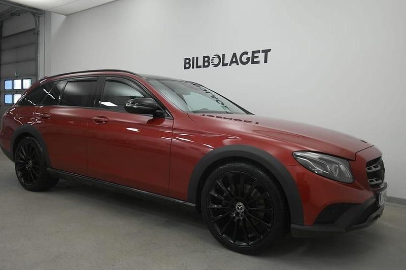 Begagnad Mercedes E220 All-Terrain Avantgarde 196 HK (144 kW) 2018 Röd Kombi