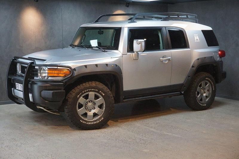 Silver Begagnad 2007 Toyota FJ Cruiser SUV | 259 900 kr - Bild 1/4