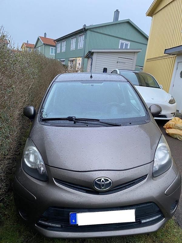 Begagnad 2013 Toyota Aygo Halvkombi | 45 000 kr (Bra pris) - Bild 1/4