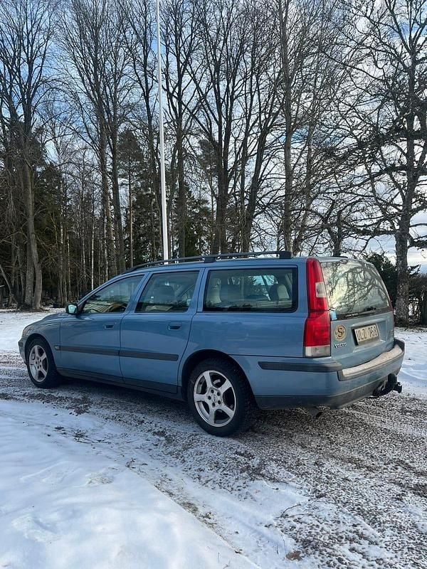 Begagnad 2004 Volvo V70 Kombi | 15 900 kr (Superpris) - Bild 1/4