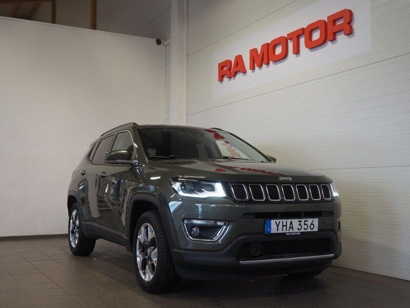 Grön Begagnad 2018 Jeep Compass Limited SUV | 149 900 kr - Bild 1/3
