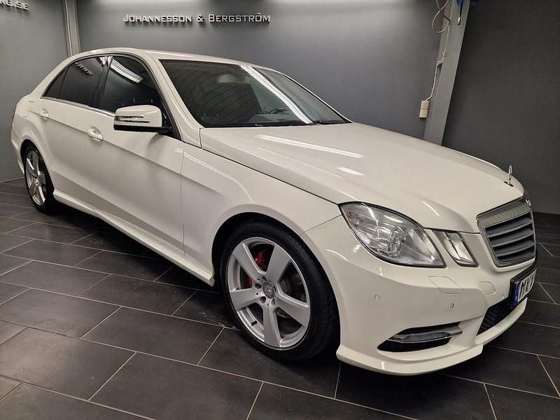 Begagnad Mercedes E220 Classic 170 HK (125 kW) 2012 Vit Sedan