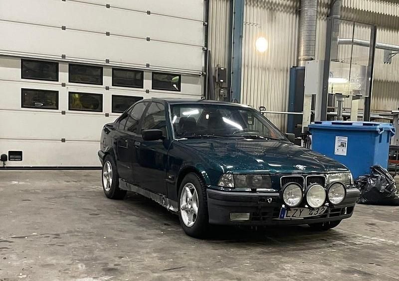 Begagnad 1995 BMW 318 Sedan | 11 000 kr - Bild 1/2