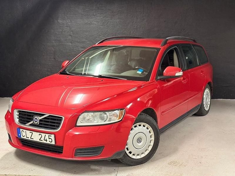 Röd Begagnad 2010 Volvo V50 Kinetic Kombi | 34 900 kr (Marknadspris) - Bild 1/4