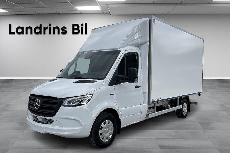 Vit (arktisk vit) Ny 2025 Mercedes E-Sprinter Van | 1 494 400 kr - Bild 1/4