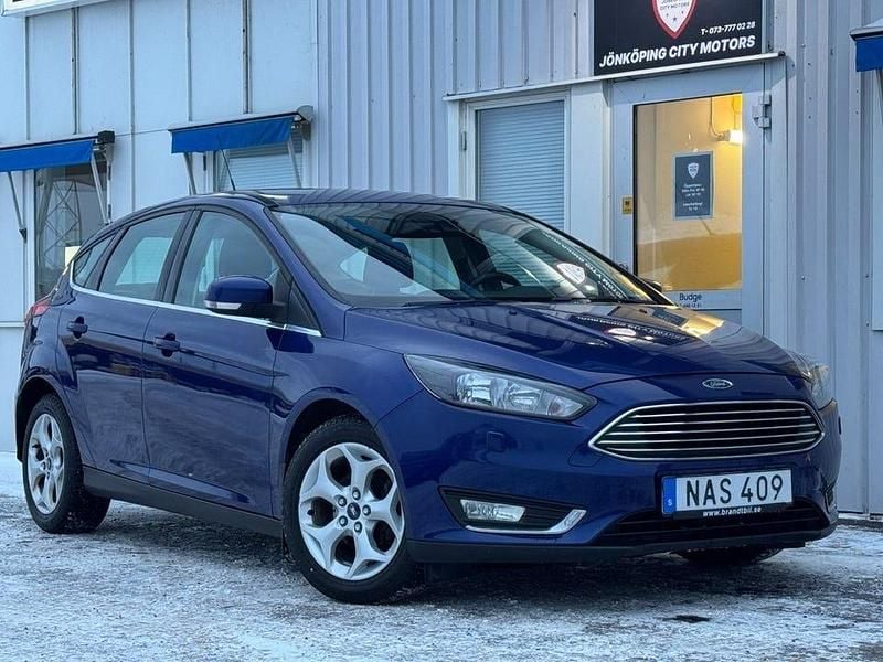 Begagnad Ford Focus Titanium 125 HK (91 kW) 2016 Blå Halvkombi