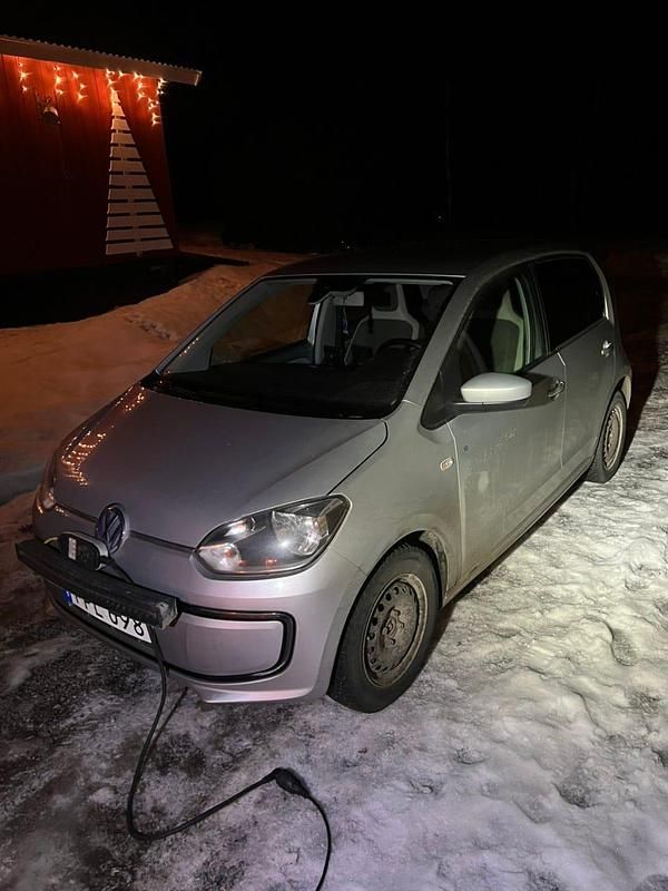 Grå metallic Begagnad 2015 VW e-up! Halvkombi | 60 000 kr (Bra pris) - Bild 1/1