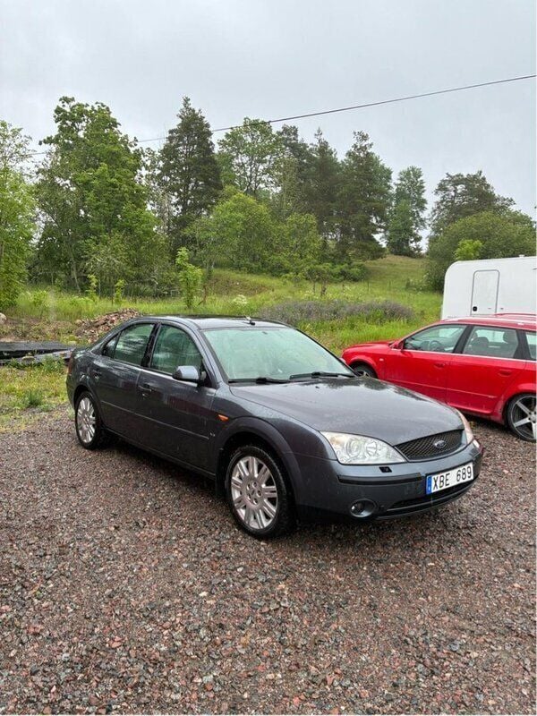 Grå Begagnad 2003 Ford Mondeo Sedan | 20 000 kr (Marknadspris) - Bild 1/4