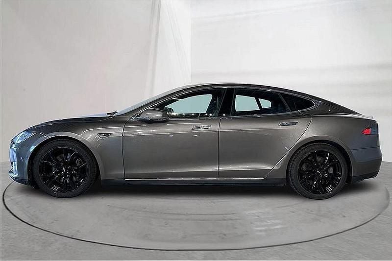 Grå Begagnad 2015 Tesla Model S Sedan | 349 900 kr - Bild 1/3