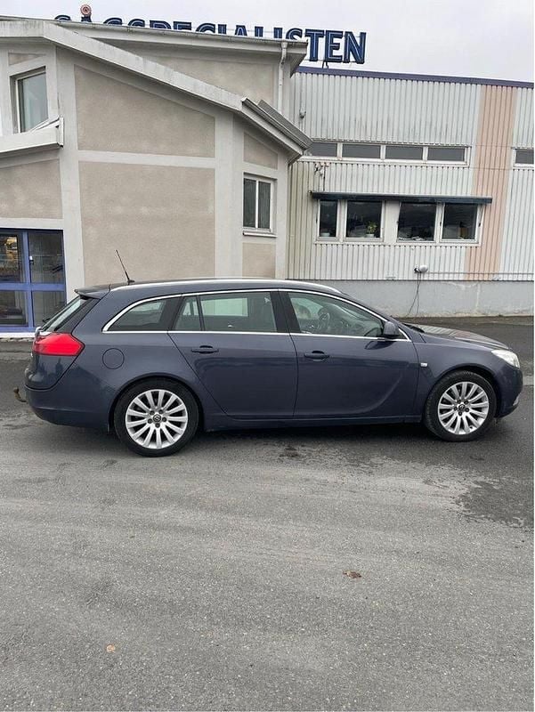Blå Begagnad 2011 Opel Insignia Edition Kombi | 41 000 kr (Marknadspris) - Bild 1/4