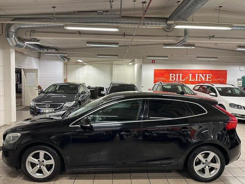 Begagnad Volvo V40 116 HK (85 kW) 2015 Svart Kombi