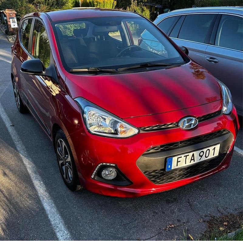 Röd Begagnad 2015 Hyundai i10 Blackline Halvkombi | 85 000 kr (Bra pris) - Bild 1/4