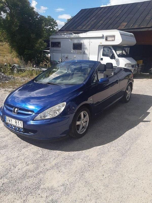 Blå Begagnad 2004 Peugeot 307 CC Cab | 34 000 kr (Marknadspris) - Bild 1/4