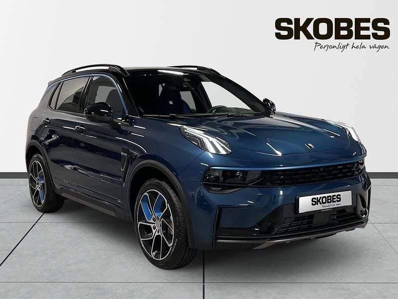Blå Begagnad 2023 Lynk & Co 01 SUV | 309 300 kr (Marknadspris) - Bild 1/3