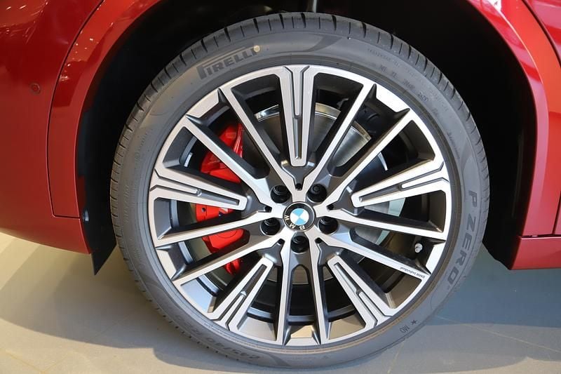 Begagnad BMW iX2 Comfort Edition 230 kW (313 HK) 2026 Röd SUV