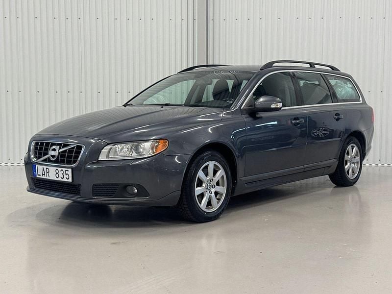 Grå Begagnad 2010 Volvo V70 Momentum Kombi | 99 900 kr (Lite dyr) - Bild 1/4