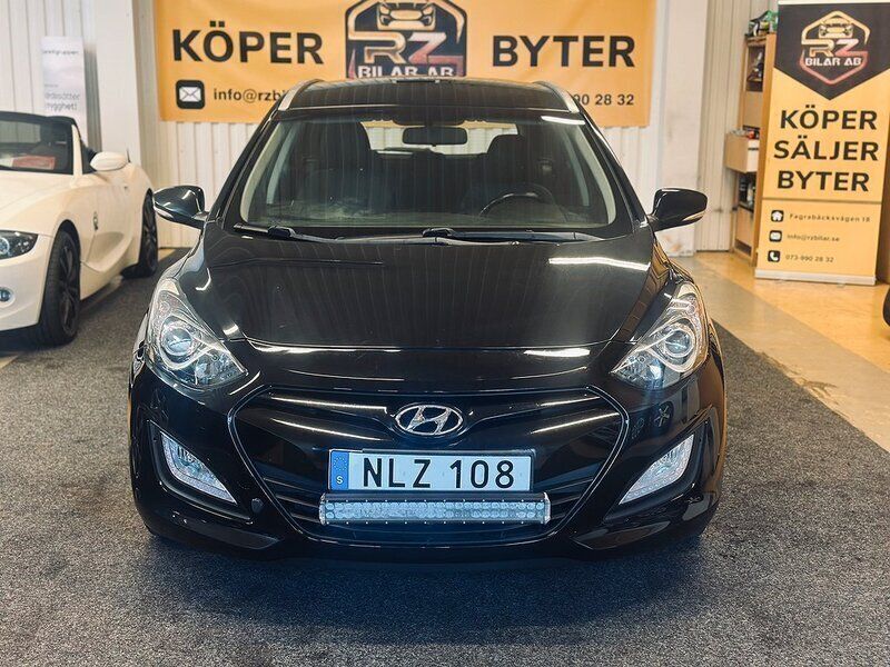 Svart Begagnad 2014 Hyundai i30 Kombi | 69 900 kr (Marknadspris) - Bild 1/4